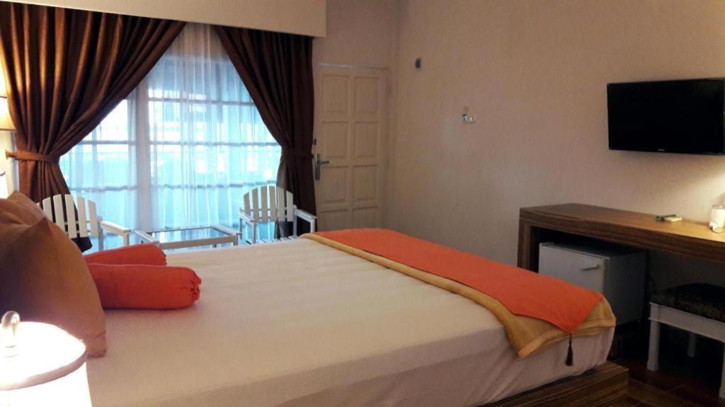 Satria Wisata Hotel Pare-Pare Экстерьер фото