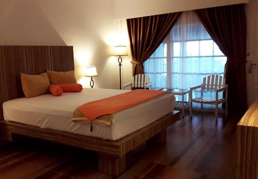 Satria Wisata Hotel Pare-Pare Экстерьер фото