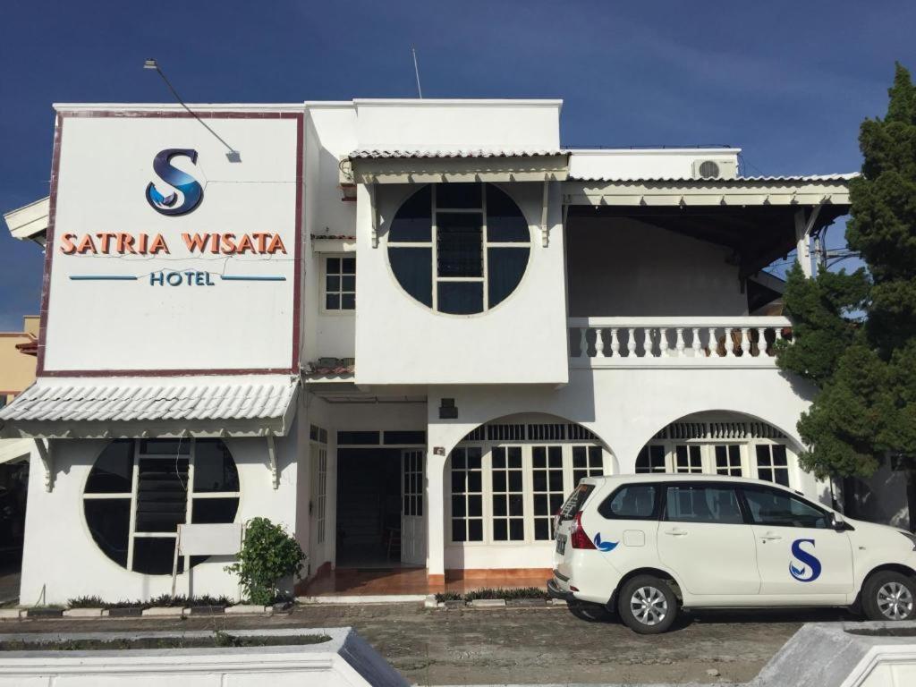 Satria Wisata Hotel Pare-Pare Экстерьер фото