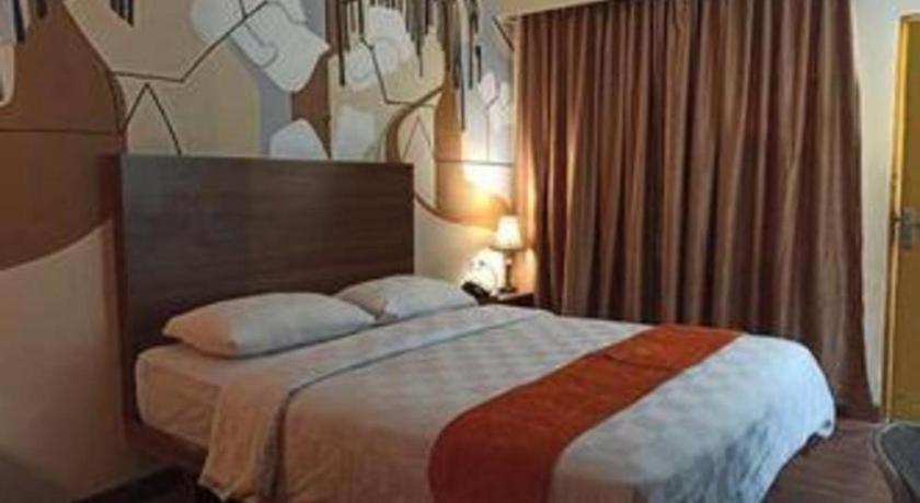 Satria Wisata Hotel Pare-Pare Экстерьер фото