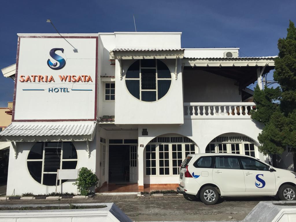 Satria Wisata Hotel Pare-Pare Экстерьер фото
